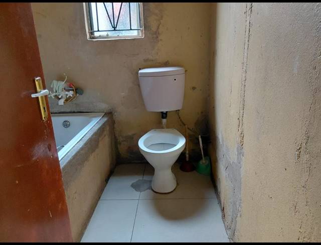 7 BEDROOM HOUSE FOR SALE IN ESSELEN PARK